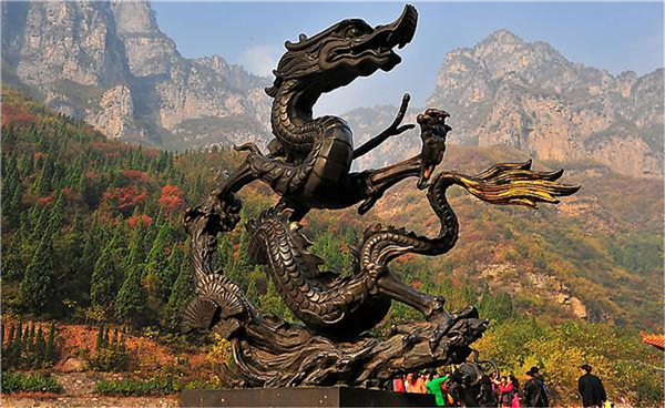景區(qū)龍雕塑圖片