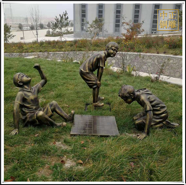 小孩下象棋雕塑.jpg 小孩下象棋雕塑.jpg