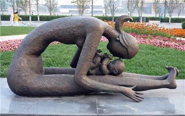 母愛(ài)銅像.jpg 母愛(ài)銅像.jpg