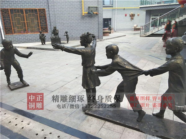 老鷹捉小雞銅雕塑.jpg 老鷹捉小雞銅雕塑.jpg