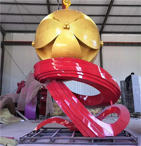 中國結(jié)雕塑價格.jpg 中國結(jié)雕塑價格.jpg