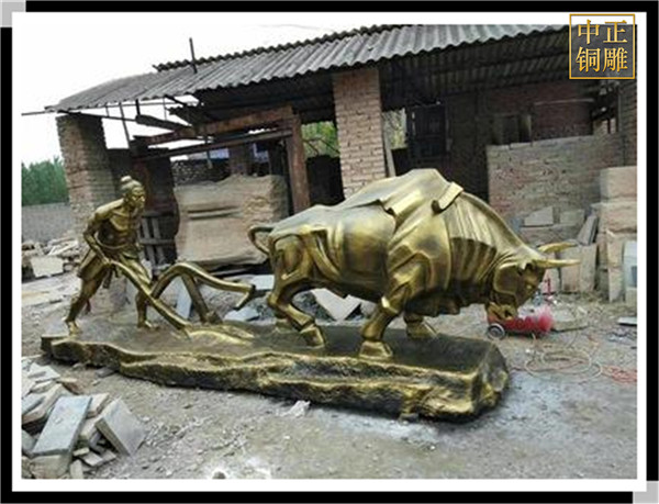 農耕拾荒牛銅雕塑