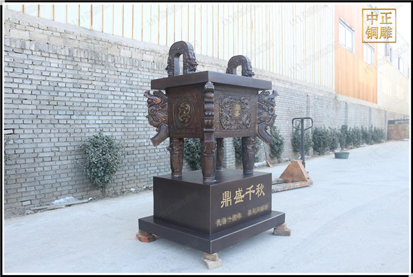 大型銅鼎.jpg 大型銅鼎.jpg