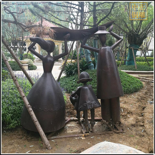 小區一家人雕塑