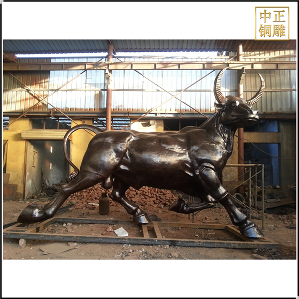 廣場大型銅牛