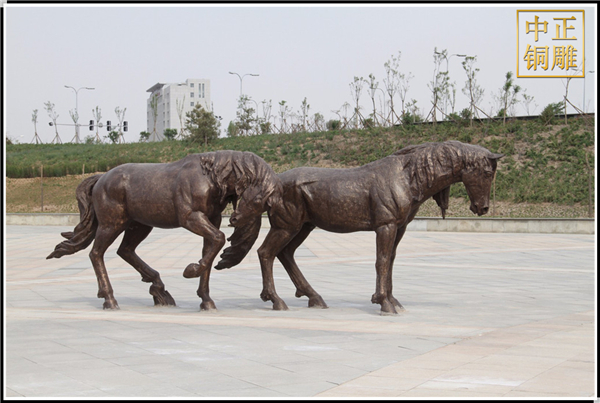 專業定做銅馬雕塑.jpg 專業定做銅馬雕塑.jpg