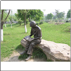 看書學習校園雕塑圖片