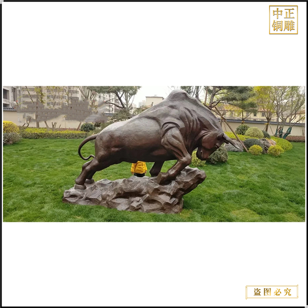5米開(kāi)荒銅牛雕塑定制