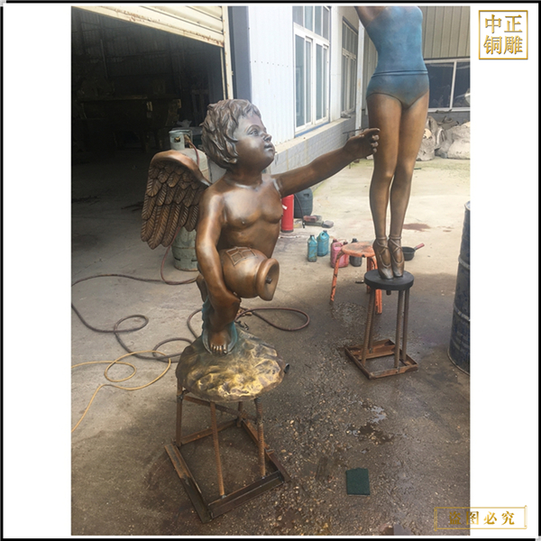 美術(shù)學(xué)院西方人物擺件