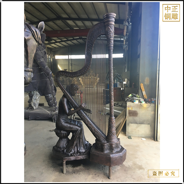 15室外美女彈音樂銅雕塑鑄造.jpg 15室外美女彈音樂銅雕塑鑄造.jpg