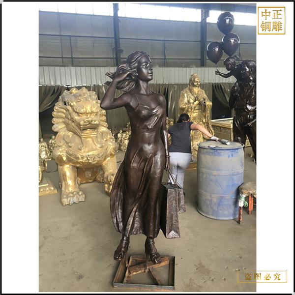商場門前購物人物雕塑