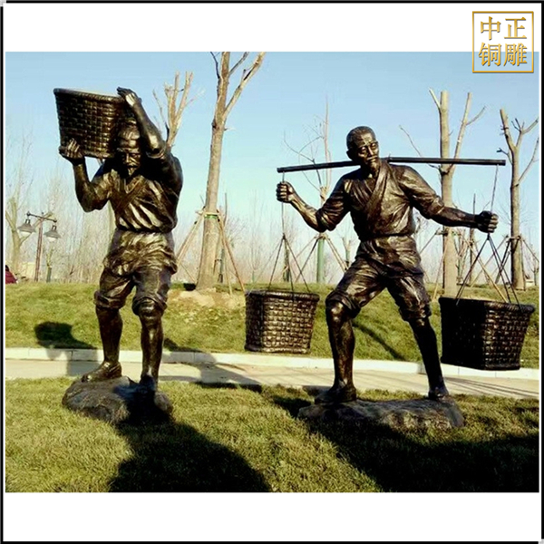 挑扁擔(dān)人物雕塑擺件.jpg 挑扁擔(dān)人物雕塑擺件.jpg