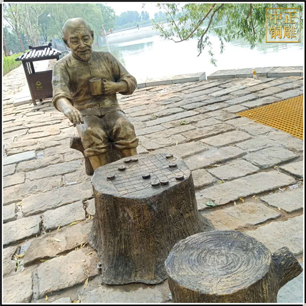 廣場(chǎng)下象棋銅像